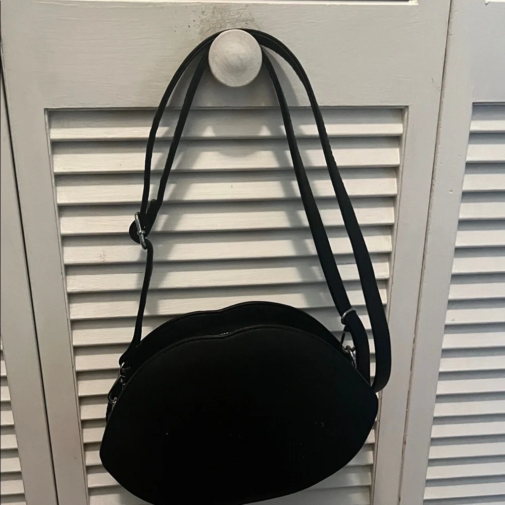 # 0845+ Women’s Vampire Lips Red and Black Shoulder Bag - Picture 4 of 15
